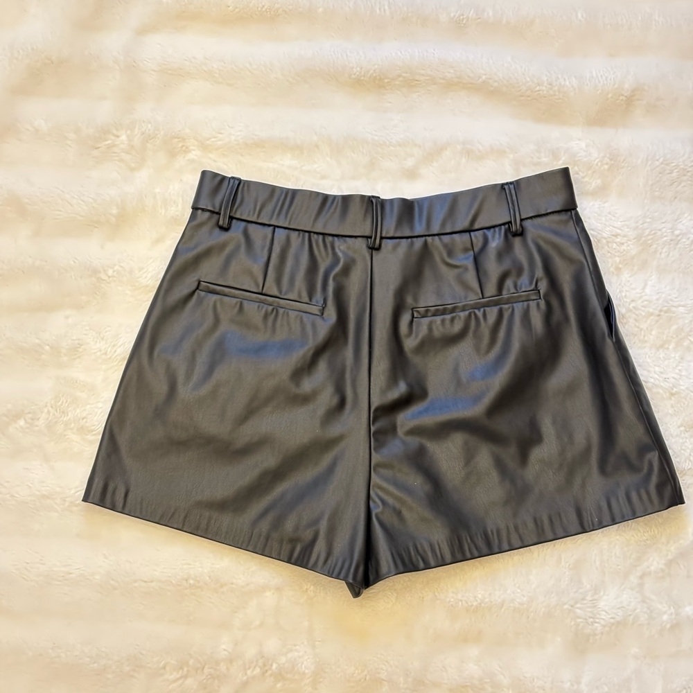 Zara Black High Waist Women Shorts - Picture 2 of 9